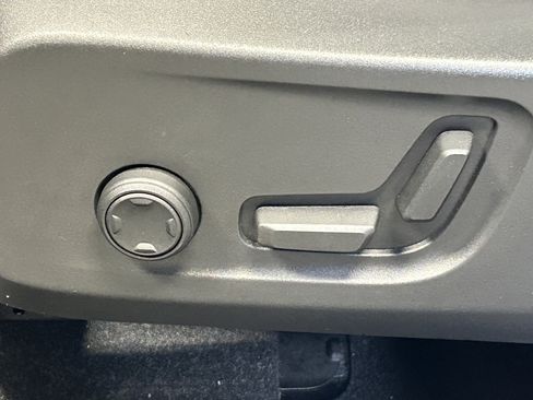 Used 2025 Volvo XC40 B5 Ultra w/ Climate Package image 22