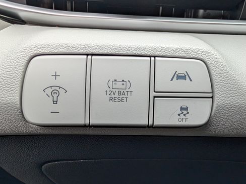 Used 2023 Hyundai Elantra Limited FWD image 31