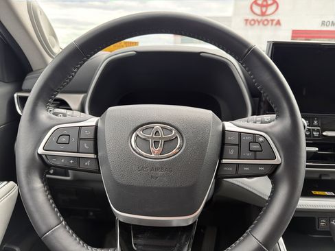 Used 2023 Toyota Highlander Limited AWD/4WD image 12