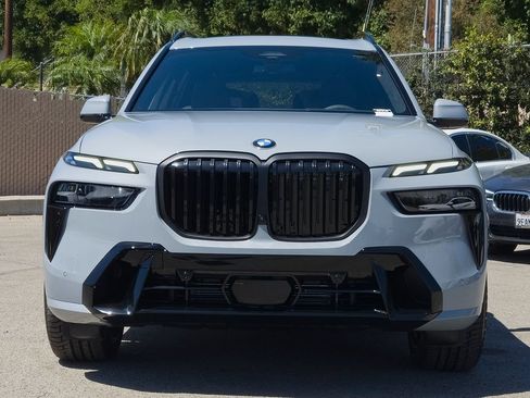 New 2027 BMW X7 xDrive40i w/ M Sport Package AWD/4WD image 2