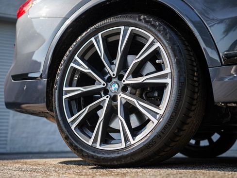 Used 2022 BMW X7 M50i image 18