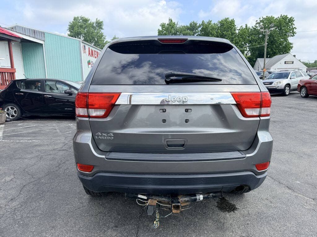 Used 2012 Jeep Grand Cherokee Laredo w/ Laredo E Group AWD/4WD image 4
