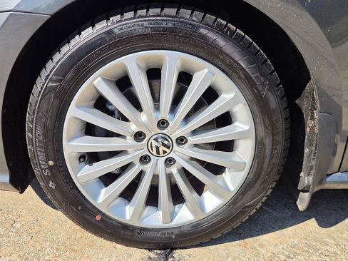 Used 2016 Volkswagen Passat 1.8T SE FWD image 9