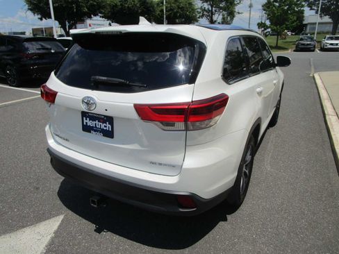 Used 2019 Toyota Highlander XLE AWD/4WD image 5