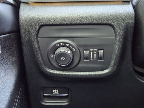 New 2025 Jeep Grand Cherokee Limited image 22