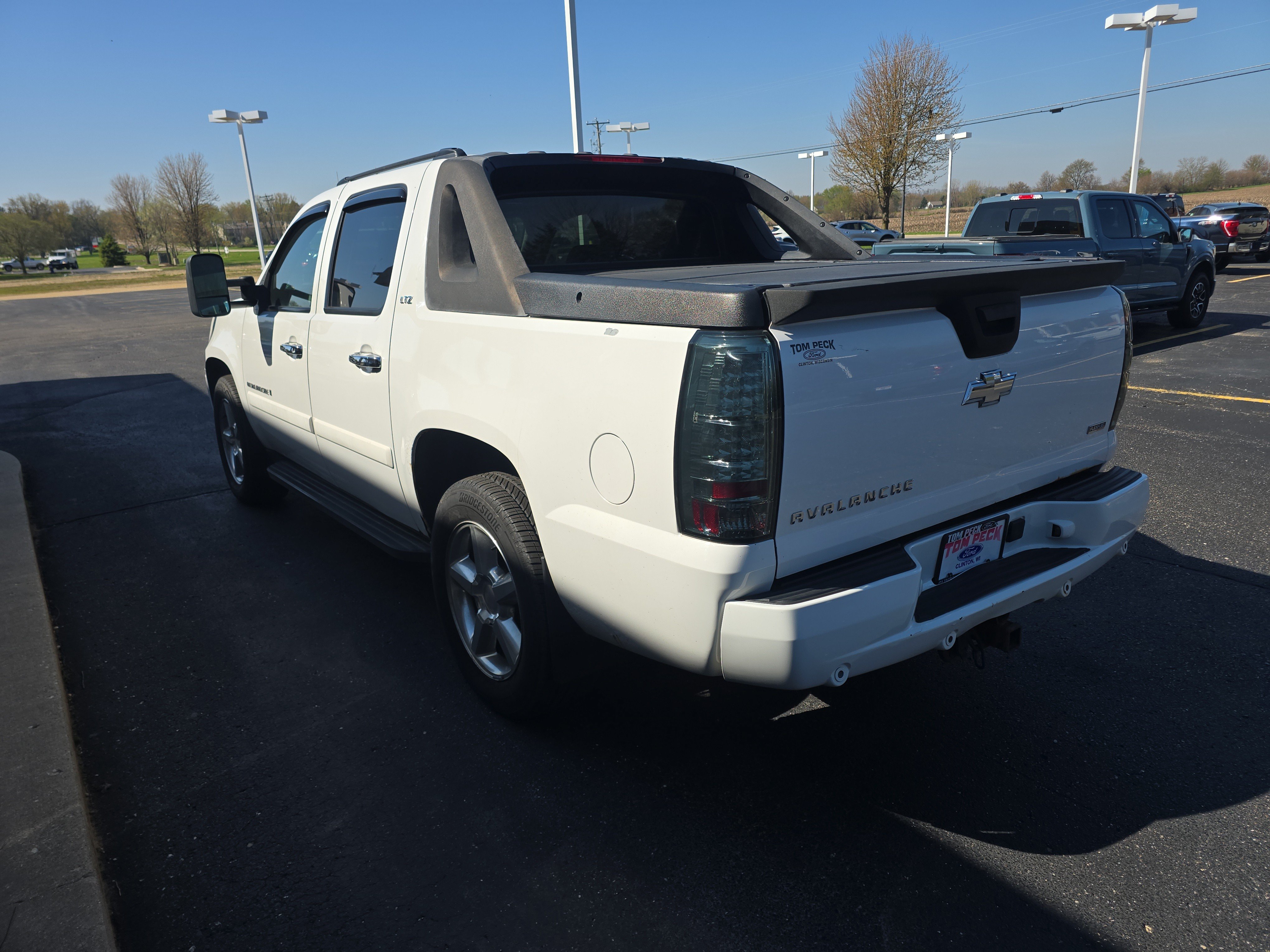 Used 2009 Chevrolet Avalanche LT AWD/4WD image 3