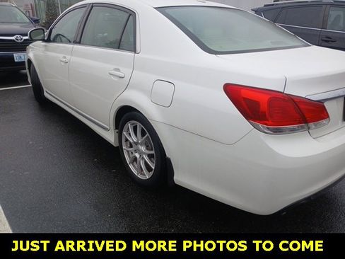 Used 2011 Toyota Avalon Limited image 4