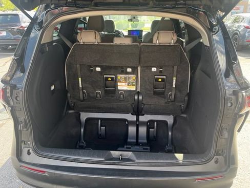 Used 2025 Toyota Sienna LE AWD/4WD image 14