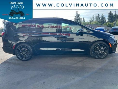 Used 2025 Chrysler Pacifica Limited FWD image 5