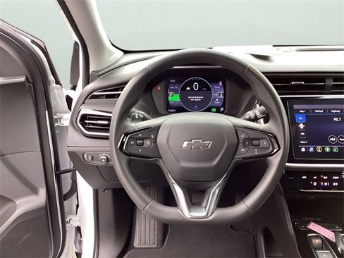 Used 2022 Chevrolet Bolt EUV LT w/ Driver Confidence Package image 18