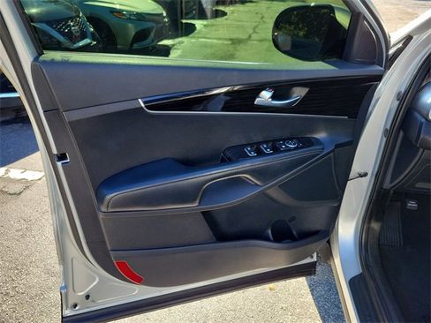 Used 2020 Kia Sorento LX image 9