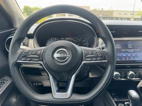 Used 2023 Nissan Kicks SV FWD image 44