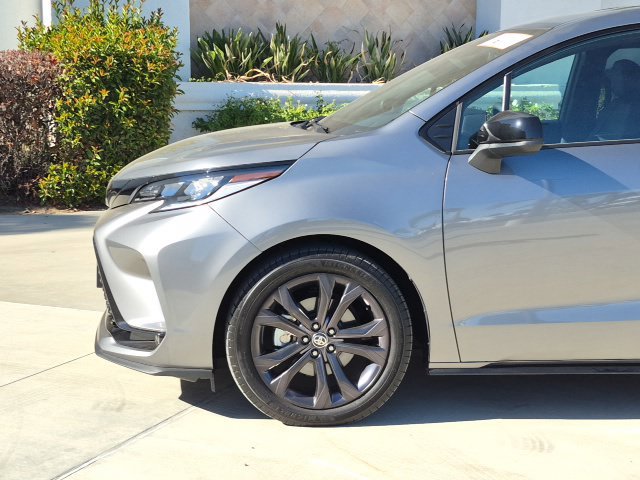 Used 2026 Toyota Sienna XSE FWD image 25