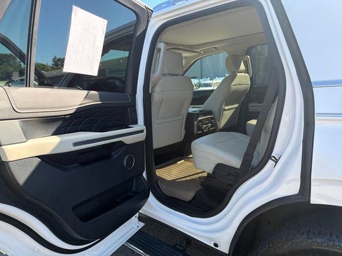 Used 2019 Ford Expedition Platinum AWD/4WD image 22
