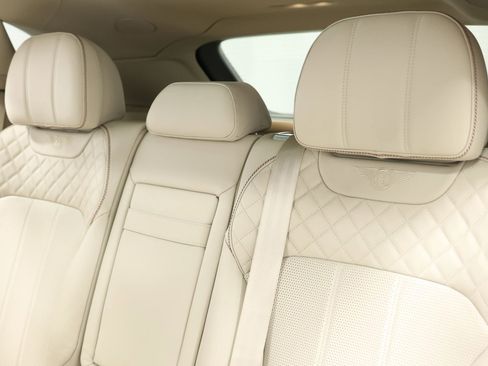 Used 2020 Bentley Bentayga Plug-In Hybrid image 62