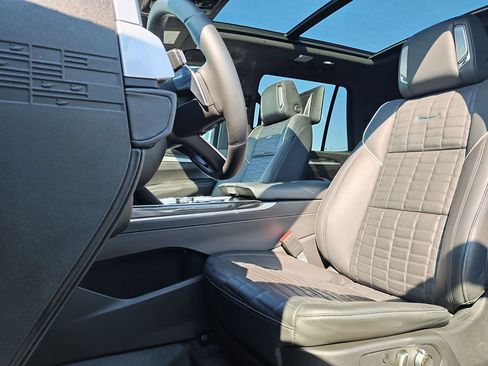 Used 2025 Cadillac Escalade V w/ LPO, Floor Liner Package AWD/4WD image 13