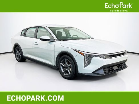 Used 2025 Kia K4 LXS image 1