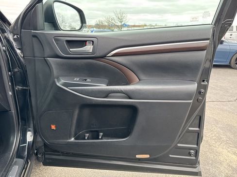 Used 2015 Toyota Highlander Limited image 41