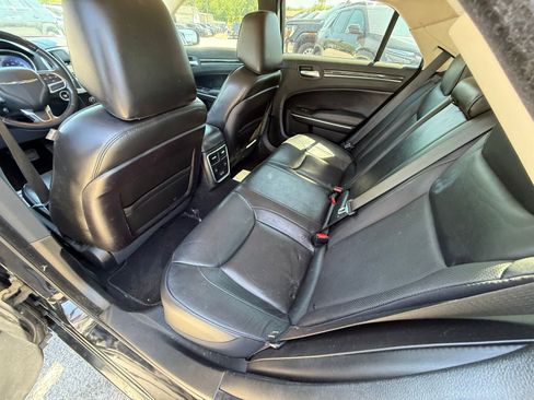 Used 2020 Chrysler 300 Limited RWD image 25