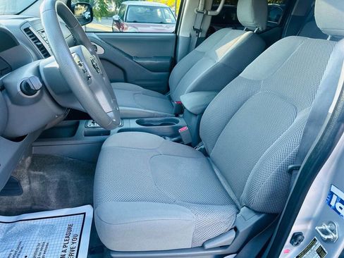 Used 2018 Nissan Frontier SV image 14