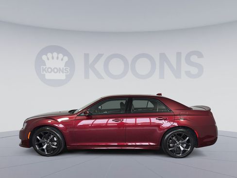 Used 2023 Chrysler 300 S w/ Comfort Group RWD image 2