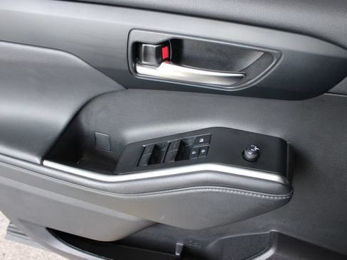 Used 2022 Toyota Highlander XSE AWD/4WD image 21