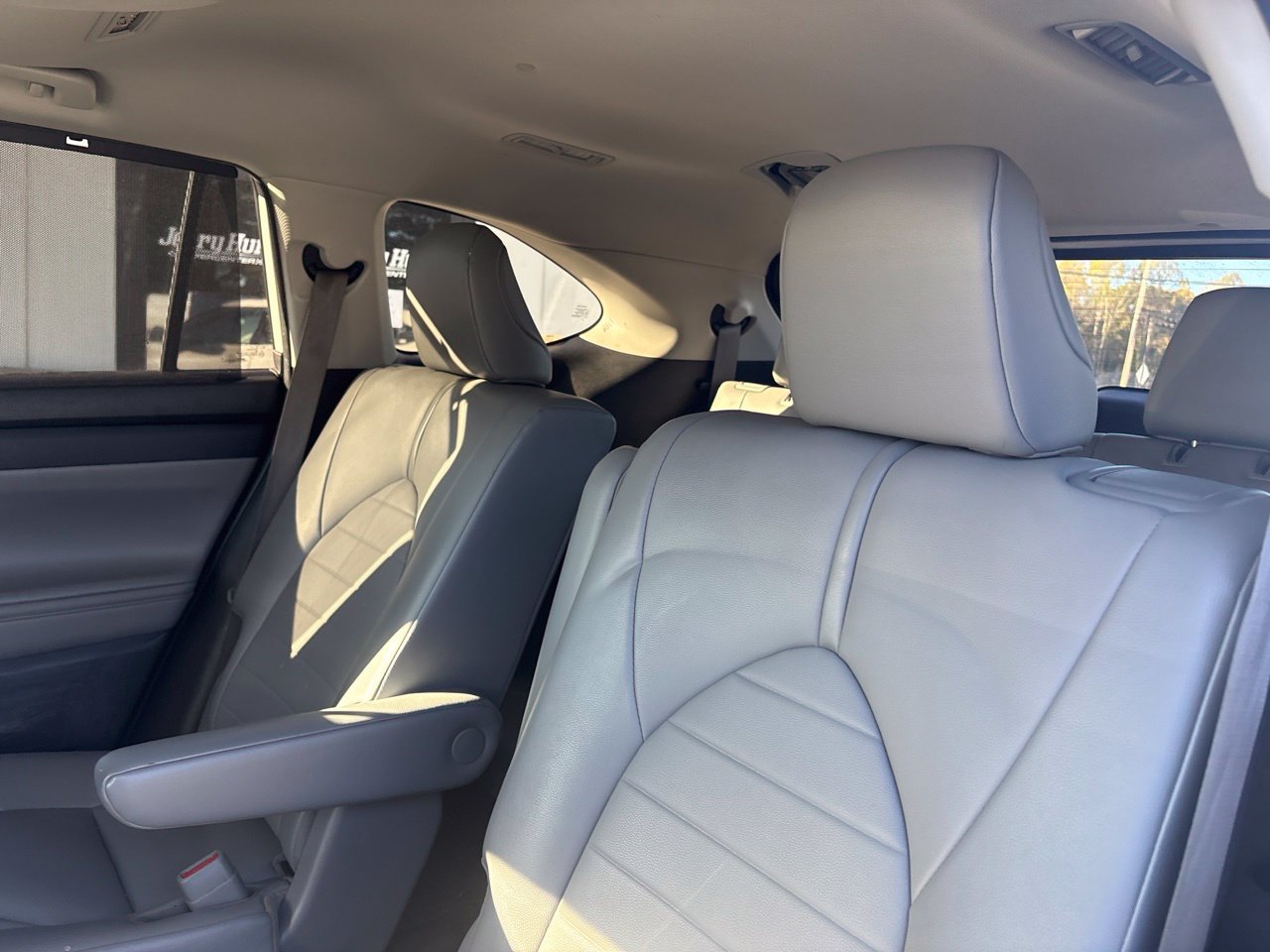 Used 2021 Toyota Highlander XLE AWD/4WD image 5