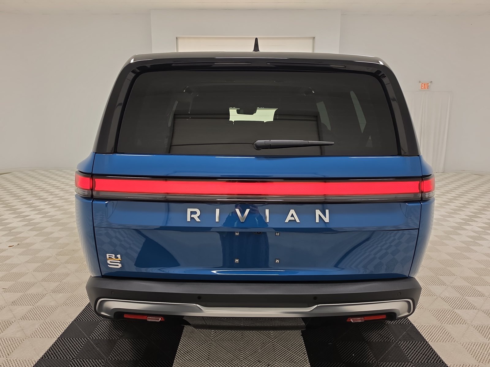 Used 2023 Rivian R1S Adventure Quad AWD/4WD image 4