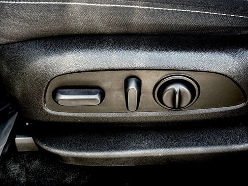 Used 2023 Chevrolet Traverse LT image 11