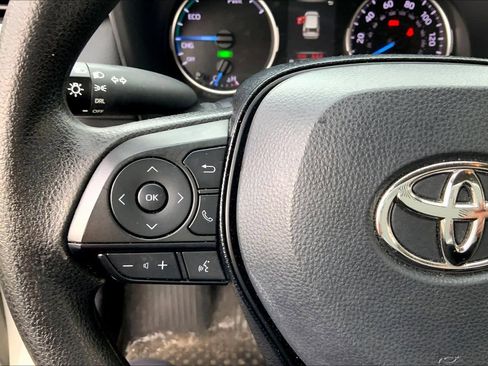 Used 2021 Toyota RAV4 LE image 24
