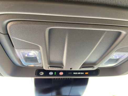 Used 2025 Chevrolet Silverado 1500 LT image 44