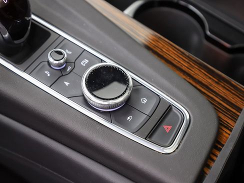Used 2021 Cadillac Escalade Premium Luxury AWD/4WD image 28