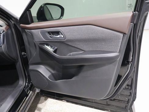 Used 2023 Nissan Rogue SV image 23