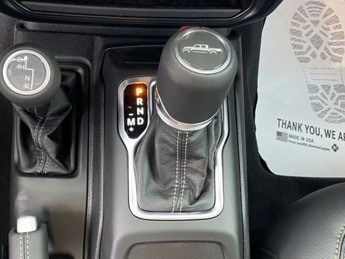 New 2025 Jeep Gladiator Sport image 18