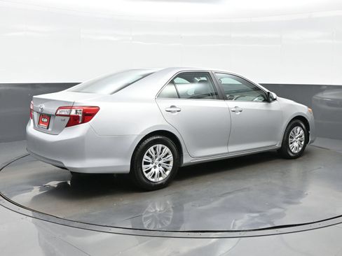 Used 2014 Toyota Camry LE FWD image 6