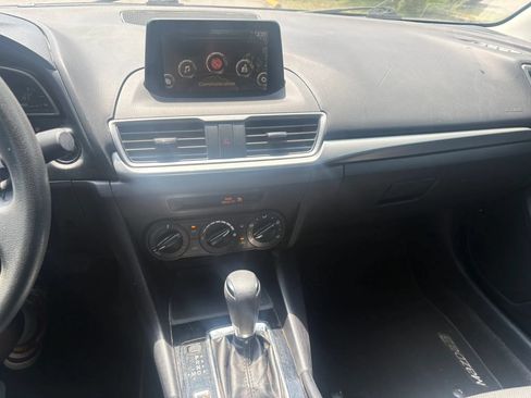 Used 2017 MAZDA MAZDA3 Sport FWD image 11