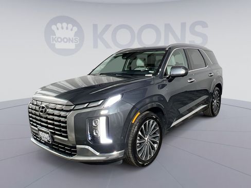 Used 2023 Hyundai Palisade Calligraphy image 1