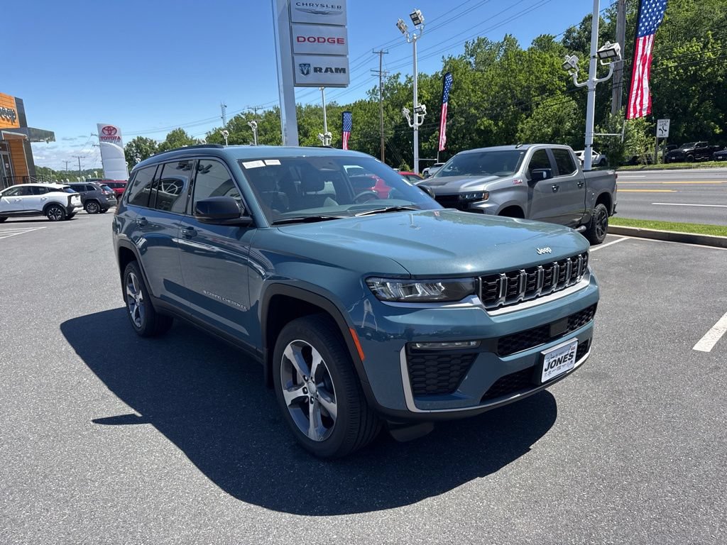 New 2026 Jeep Grand Cherokee L Limited w/ MOPAR Finishing Package AWD/4WD image 2