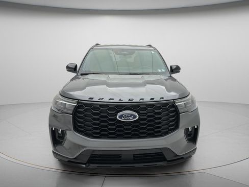 Used 2025 Ford Explorer ST-Line w/ ST-Line Street Pack AWD/4WD image 2