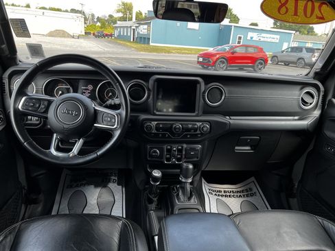 Used 2018 Jeep Wrangler Unlimited Sahara image 9