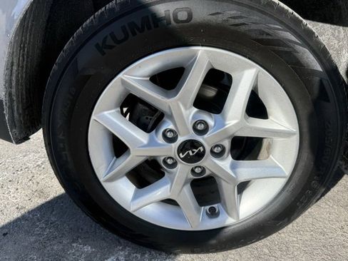 Used 2023 Kia Soul LX w/ LX Technology Package image 8