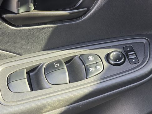 Used 2022 Nissan Versa S image 21