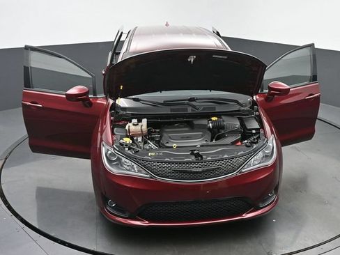 Used 2020 Chrysler Pacifica Touring w/ S Appearance Package FWD image 60