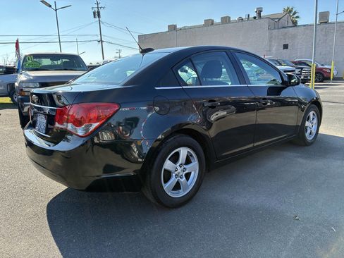 Used 2015 Chevrolet Cruze LT image 2