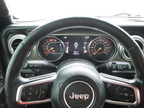 Used 2018 Jeep Wrangler Unlimited Sahara w/ Cold Weather Group image 26