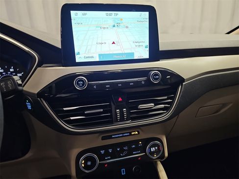 Used 2020 Ford Escape SE image 19