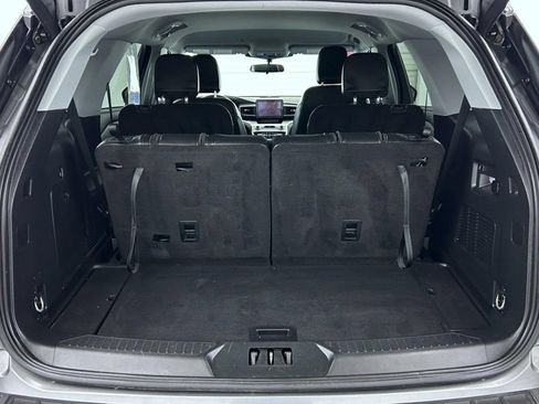 Used 2024 Ford Explorer XLT w/ Equipment Group 202A AWD/4WD image 21