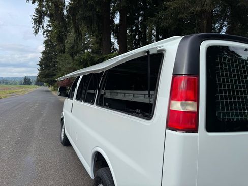 Used 2009 GMC Savana 3500 RWD image 31