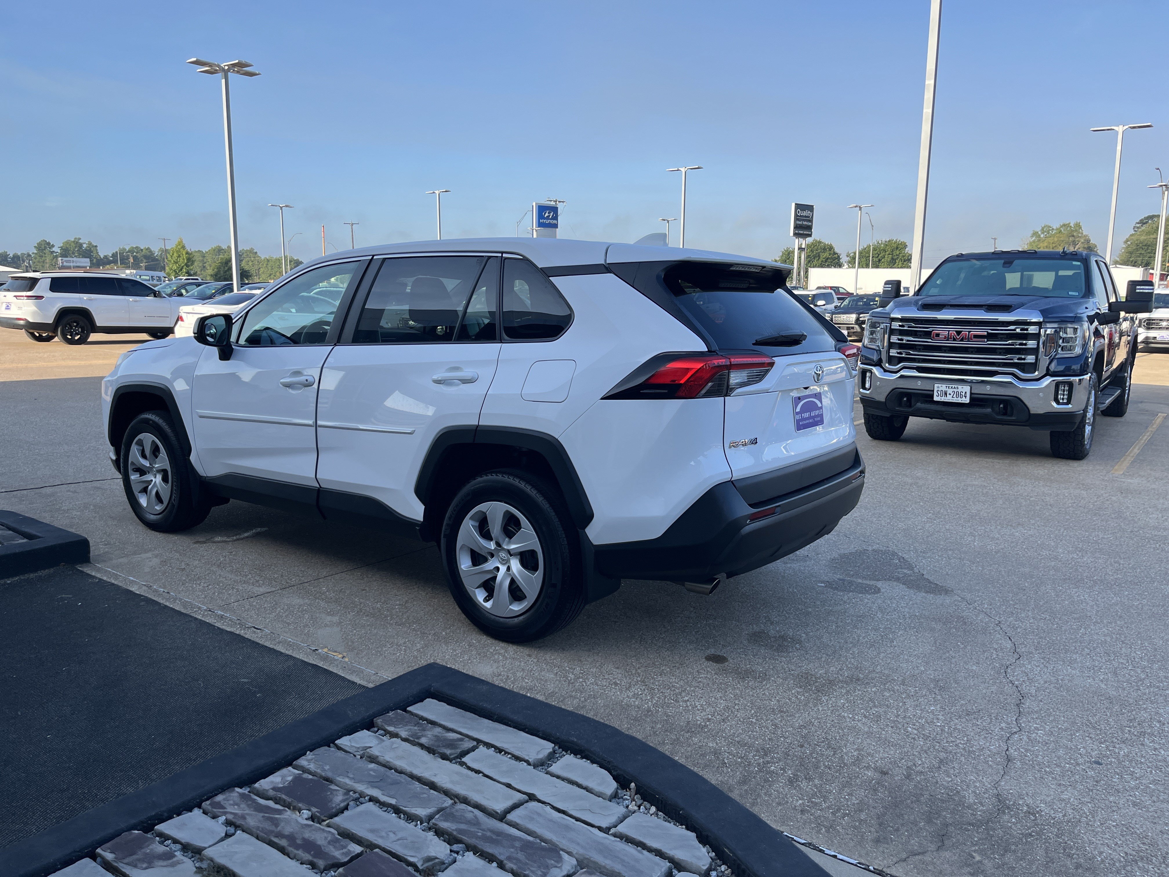 Used 2024 Toyota RAV4 LE FWD image 4