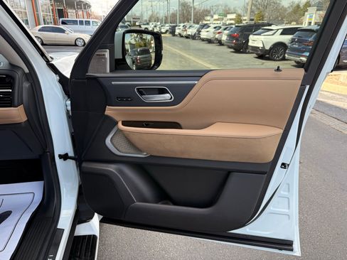 Used 2025 INFINITI QX80 Sensory image 15